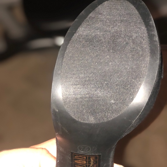 Black heels - Picture 4 of 4